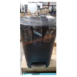 Rubbermaid Step Trash Can