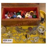 Tray Lot Miscellaneous Vintage Jewelry