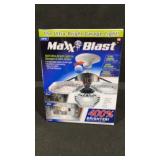 Maxx Blast Ultra Brite Garage Light
