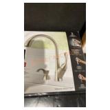 Pull down kitchen faucet