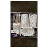 Bathroom Accessory Lot