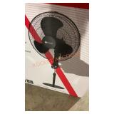 18" Pedestal Fan