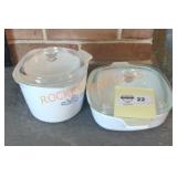 2 Pyrex Pieces With Lids