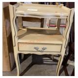 18.5"x15"x27" End Table