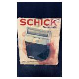 A chick Flexamatic Razor