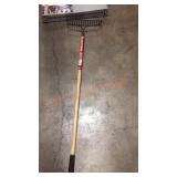 Craftsman 62.5"L Wooden Rake