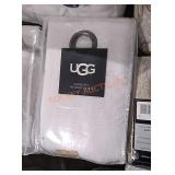 UGG curtain