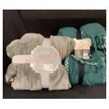 Bee & Willow,cozy Living Blankets