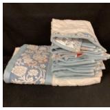 Bath Towel & 7 Fingertip Towels