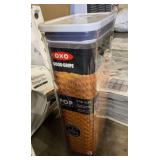 3.7qt. Pop Container