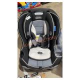 Graco Extend2Fit Convertible Car Seat