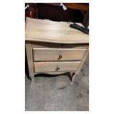 2-drawer Nightstand