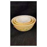 3 Pyrex Nest Mixing Bowls