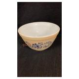 Pyrex Mixing Bowl Approx 6"d.