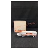 Winross Giant Food Stores Truck