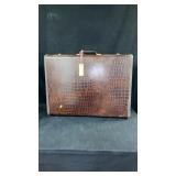 Large Samsonite Suitcase 19"x 26"