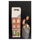 Byers Choice Black/Gold Family Woman