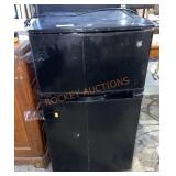 Ge Mini Fridge W Freezer