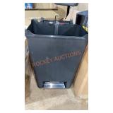 Rubbermaid 12.4gal. Trash Can