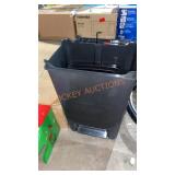 RubberMaid 12.4gal. Trash Can
