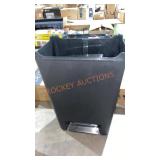 RubberMaid 12.4gal. Trash Can
