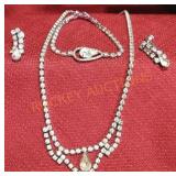 Beautiful Vintage Jewelry Set