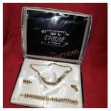 Vintage Chique Of Hollywood Jewelry Set