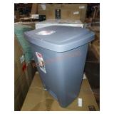 Rubbermaid Step Trash Can