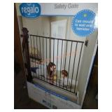 Regalo tall baby gate