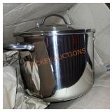 Amazon basics stock pot