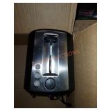 Amazon Basics Toaster