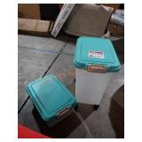 Pet food storage set