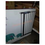 Munchkin baby gate
