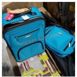 Rockland carry on set