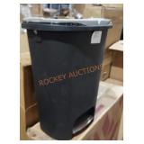 13 gal trash can-no lid!