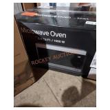 LG Electronics NeoChef 18.5 in. Microwave