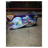 Monster Jam Megalodon Wash Play Set
