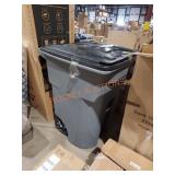 Toter 96 gallon trash can