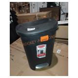 Rubbermaid 13 Gallon Step Trash Can