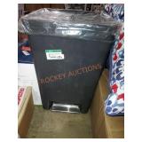 Rubbermaid 12.4 Gal Garbage Can