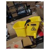 Rubbermaid tandem bucket with wringer