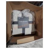 Vera Wang queen quit set