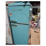 Galanz refrigerator top freezer;