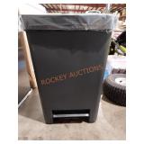 Rubbermaid 12.4 Gal Garbage Can