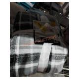 Mainstay full/queen plaid blanket