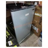 Magic chef 3.3 cu.ft refrigerator