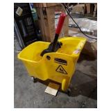 Rubbermaid commercial tandem bucket