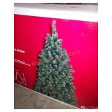 Home Accents Holiday 9ft pre-lit tree