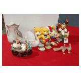 Salt and pepper/small figurines lot