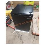 Magic Chef 2.6cuft compact refrigerator